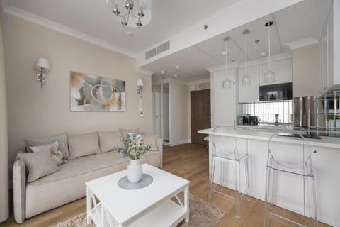 Kitchen or kitchenette, Living room, Seating area, Dining area