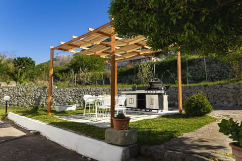 Patio, Day, Natural landscape, BBQ facilities, Garden, Kitchen or kitchenette, Dining area, Garden view, Breakfast, Dinner, Inner courtyard view, kitchen