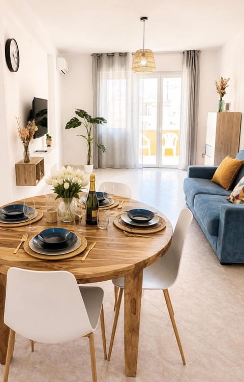 Living room, Seating area, Dining area