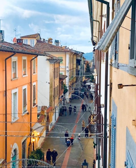 Property building, Neighbourhood