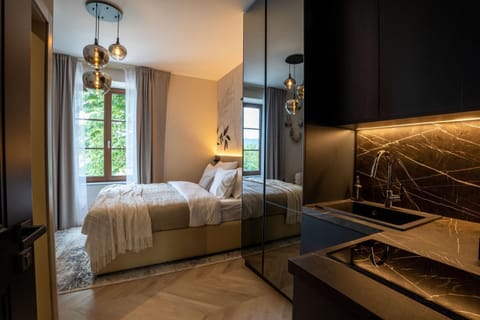 Bed, Living room, Photo of the whole room, Seating area, Bedroom