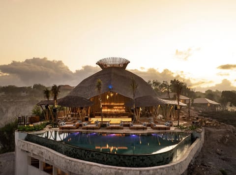 Restaurant/places to eat, Swimming pool, Entertainment