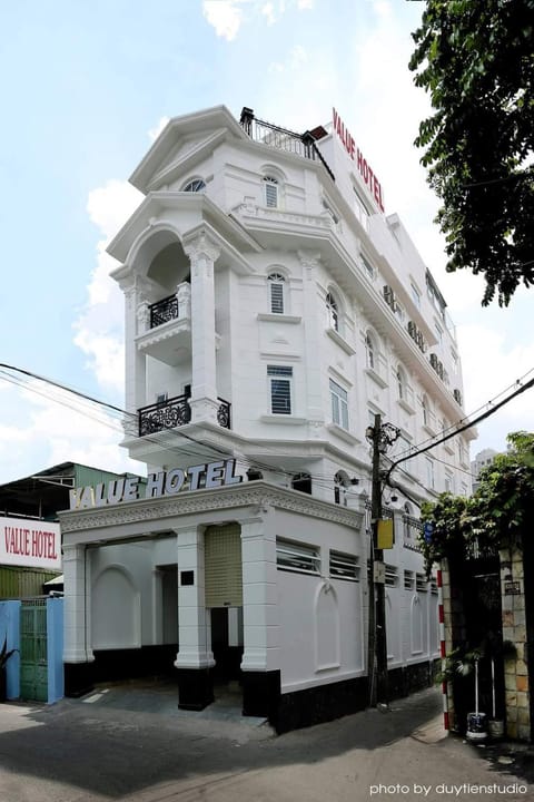 Property building, Day