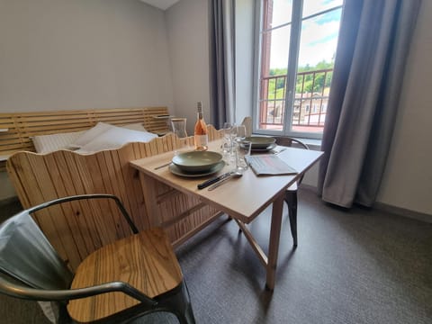 Restaurant/places to eat, Dining area, City view, Breakfast, Parking