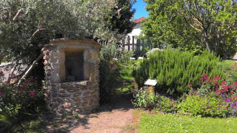 Restaurant/places to eat, Natural landscape, Garden, Garden view, Breakfast