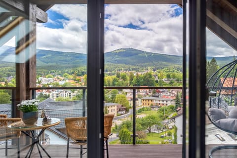 View (from property/room), Balcony/Terrace, Mountain view