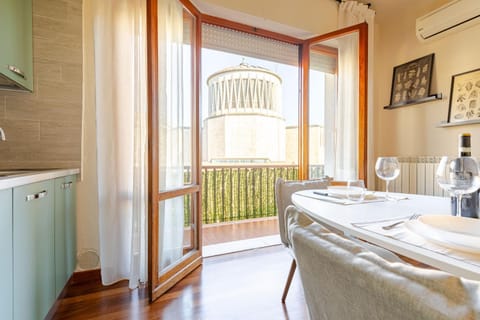 Dining area, City view