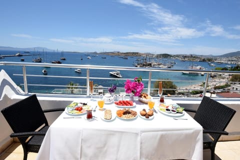 View (from property/room), Food and drinks, Sea view, Breakfast