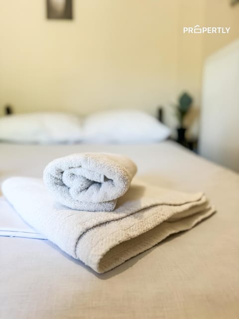 Bed, Photo of the whole room, Bedroom, towels