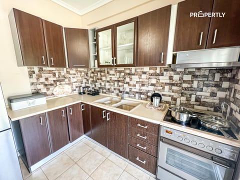 Coffee/tea facilities, Kitchen or kitchenette, stove, toaster