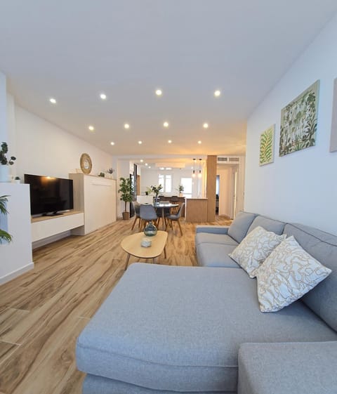 TV and multimedia, Kitchen or kitchenette, Living room, Seating area