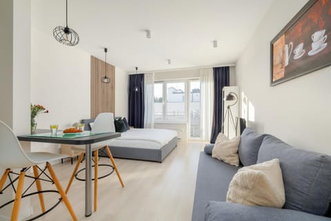 Bed, Living room, Photo of the whole room, Seating area, Dining area, Bedroom