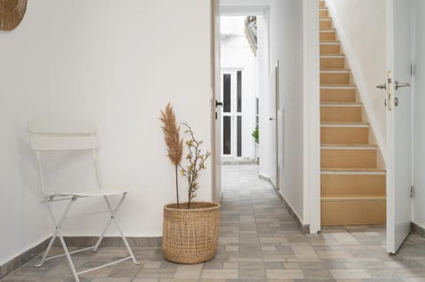 Facade/entrance, Decorative detail