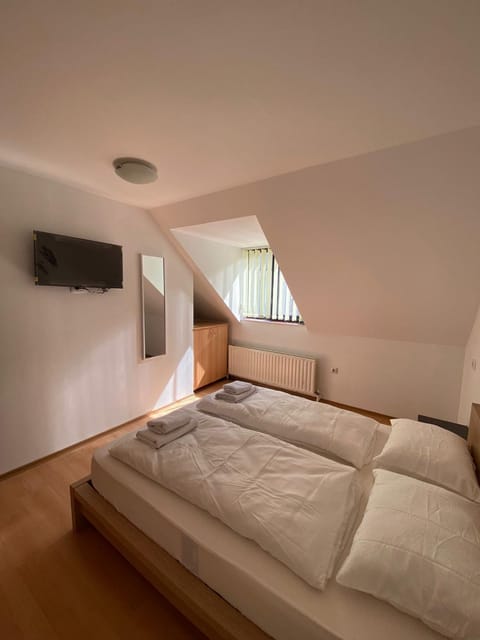 Communal lounge/ TV room, Bed, Photo of the whole room