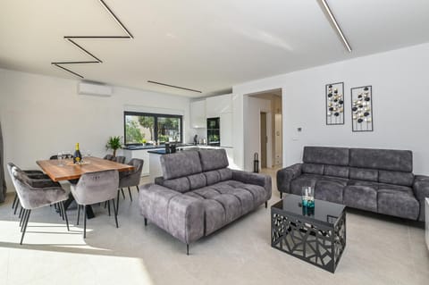 Living room, Dining area, kitchen