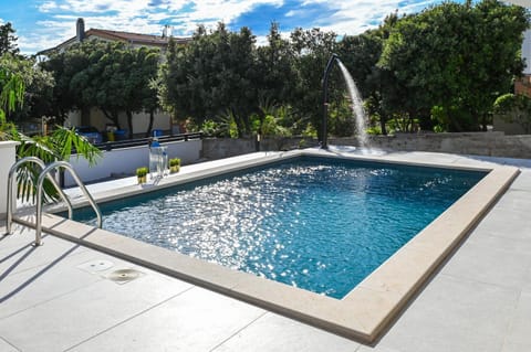 Swimming pool, Swimming pool