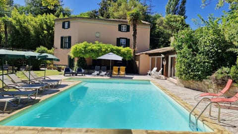 Property building, Day, Natural landscape, Garden, Garden view, Swimming pool, sunbed