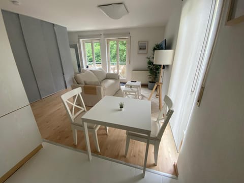 TV and multimedia, Living room, Photo of the whole room, Seating area, Dining area
