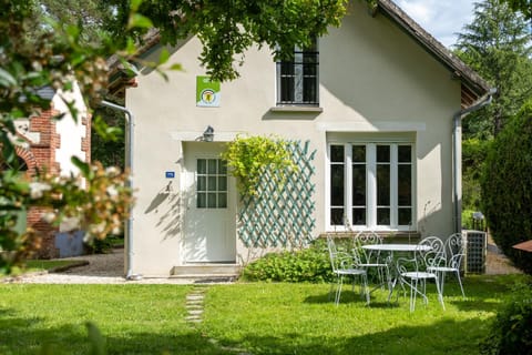 Facade/entrance, View (from property/room), Garden view