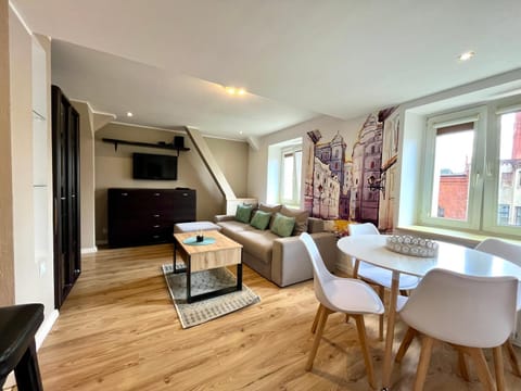 TV and multimedia, Kitchen or kitchenette, Seating area