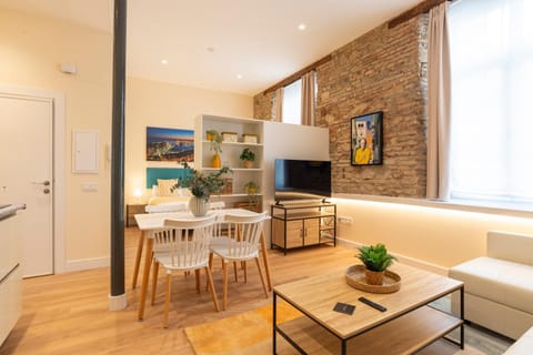 TV and multimedia, Kitchen or kitchenette, Living room, Seating area, Dining area, air conditioner