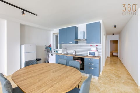 Kitchen or kitchenette, Dining area, dishwasher, minibar, oven, pet friendly, stove
