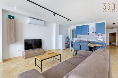 Communal lounge/ TV room, TV and multimedia, Kitchen or kitchenette, Living room, Seating area, Dining area, Evening entertainment, minibar