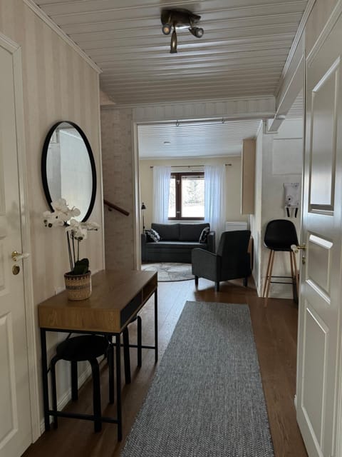 Photo of the whole room, Seating area