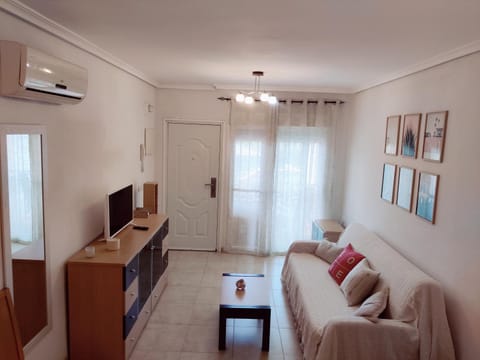 TV and multimedia, Living room, Seating area, Evening entertainment, air conditioner