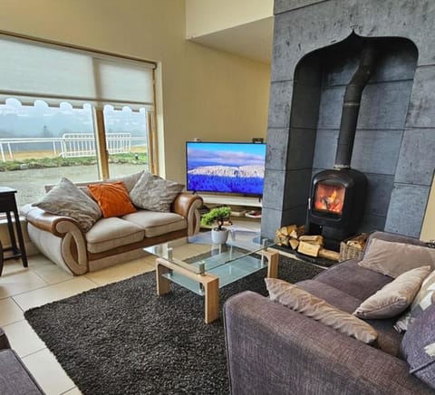 TV and multimedia, Living room, Evening entertainment