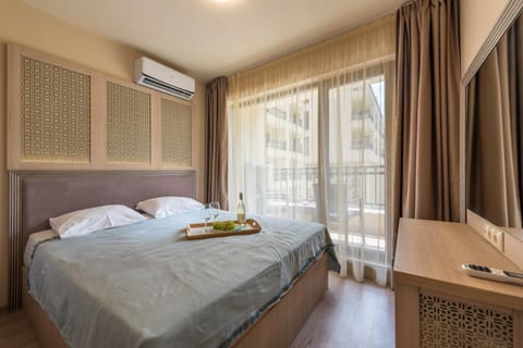 Bed, Photo of the whole room, Bedroom, towels, air conditioner