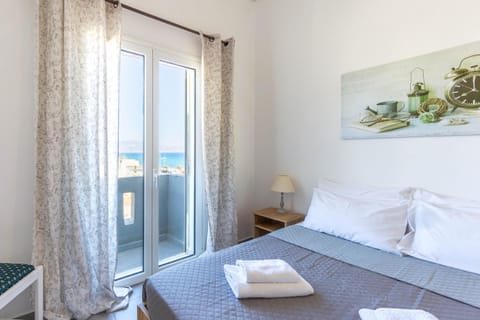 Bed, View (from property/room), Balcony/Terrace, Bedroom, Sea view, towels