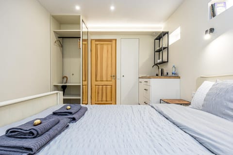 Bed, Kitchen or kitchenette, Bedroom, wardrobe