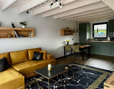 TV and multimedia, Kitchen or kitchenette, Living room, Seating area, Dining area, internet, internet