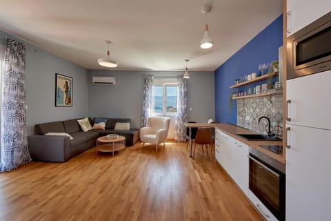 Kitchen or kitchenette, Seating area, Dining area, dishwasher, oven, stove