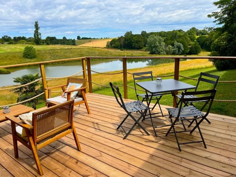 Patio, Natural landscape, View (from property/room), Balcony/Terrace, Dining area, Lake view