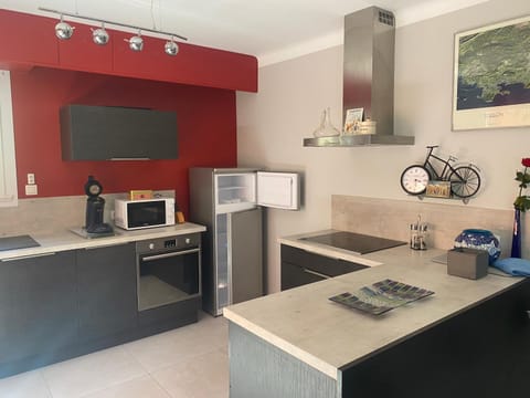 Rez de villa Grand T2 proche plage Marvivo-Sablettes House in La Seyne-sur-Mer