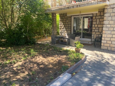 Rez de villa Grand T2 proche plage Marvivo-Sablettes House in La Seyne-sur-Mer