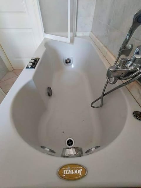 Luminoso alloggio vista mare, comodo alla spiaggia Apartment in Varazze