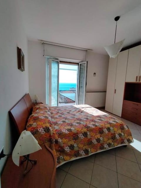 Luminoso alloggio vista mare, comodo alla spiaggia Apartment in Varazze