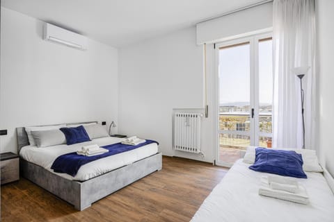 Bedroom, air conditioner