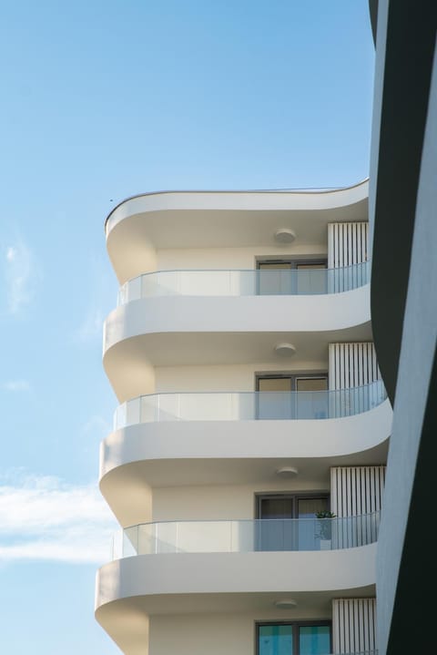Property building, Day, Balcony/Terrace