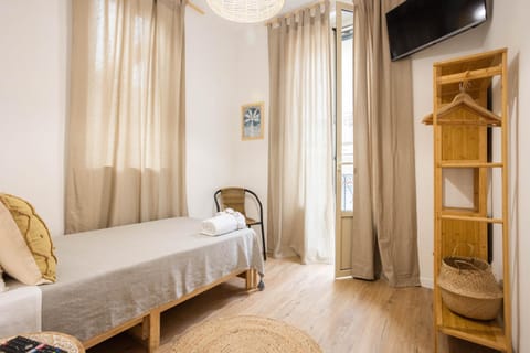 Bed, TV and multimedia, Balcony/Terrace, Bedroom