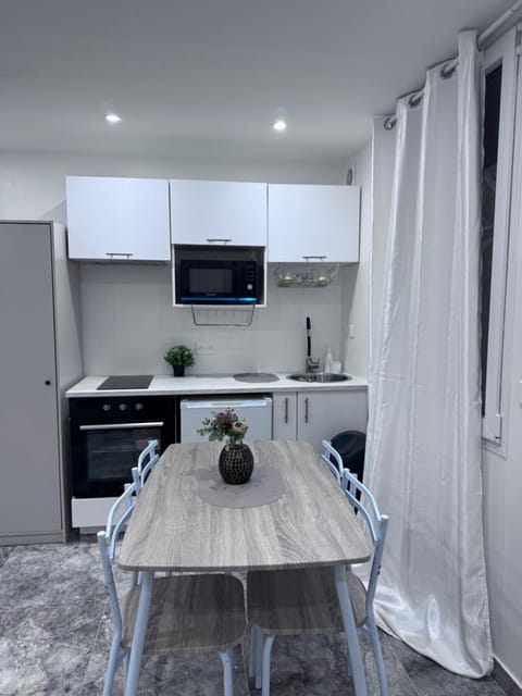 Studio le Plessis Apartment in Île-de-France