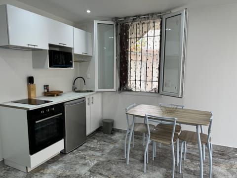 Studio le Plessis Apartment in Île-de-France