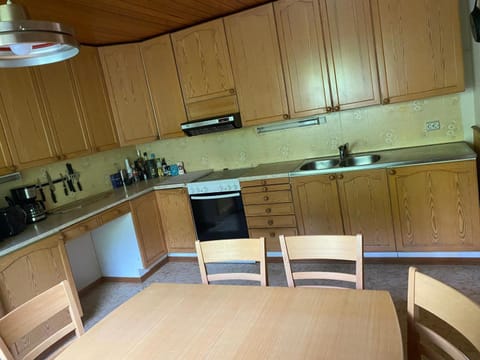 Dining area, kitchen