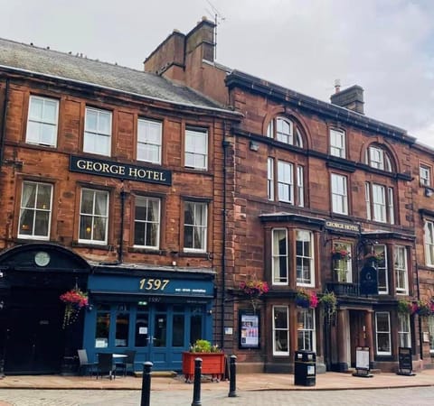 Property building, Restaurant/places to eat, Lounge or bar, Street view, Breakfast, Alcoholic drinks, Non alcoholic drinks, Location, Parking