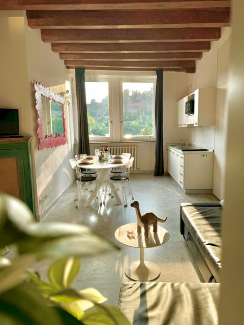 Kitchen or kitchenette, Living room