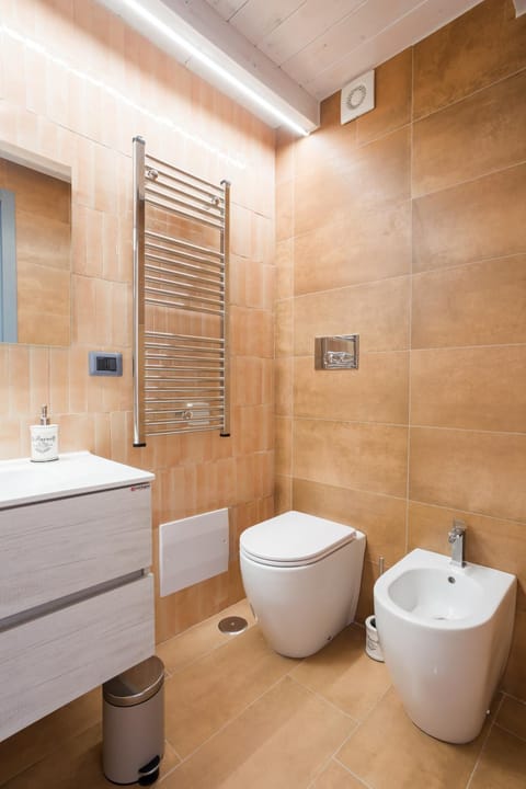 Shower, Toilet, Bathroom, Balcony/Terrace