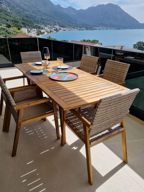 Natural landscape, View (from property/room), Balcony/Terrace, Seating area, Mountain view, Sea view